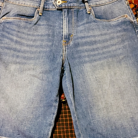 Brand New Women Short.By Levi's - Picture 11 of 12